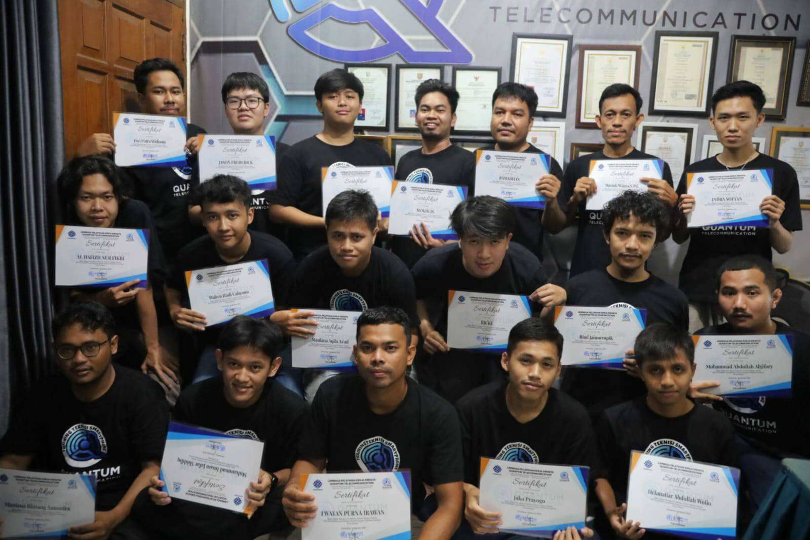 Penyerahan Sertifikat Peserta Kelas Offline Agustus 2025